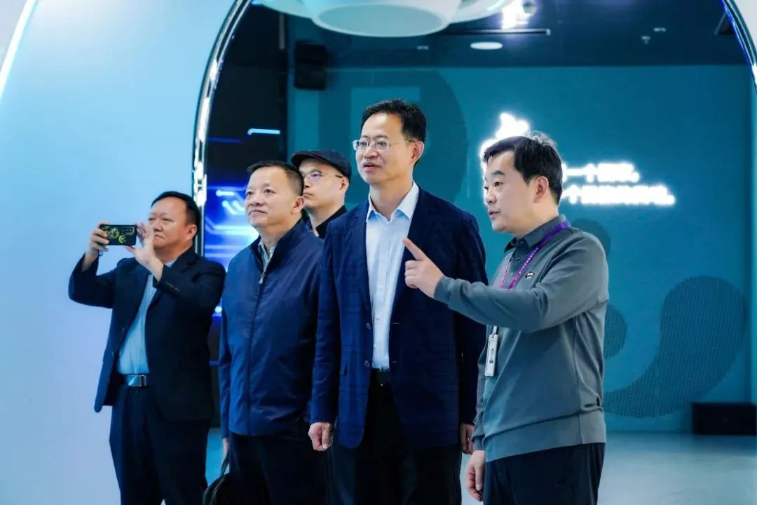 2024120602 国家广电总局发展研究中心一行赴米兰官方网励丰文化调研指导