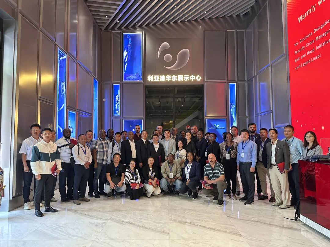 “一带一路”八国航空安保与危机管理商务考察团到访米兰官方网·蓝硕，共探国际合作新机遇